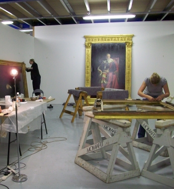 Conservation framing for paintings